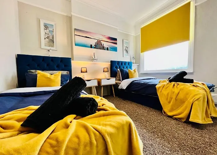 Beach Vibes In Southend-On-Sea For Contractors, Workers By Artisan Stays I Weekly Or Monthly Stay Offer I Free Parking I Sleeps 5