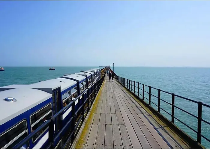 Beach Vibes In Southend-On-Sea For Contractors, Workers By Artisan Stays I Weekly Or Monthly Stay Offer I Free Parking I Sleeps 5
