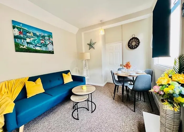Beach Vibes In Southend-On-Sea For Contractors, Workers By Artisan Stays I Weekly Or Monthly Stay Offer I Free Parking I Sleeps 5