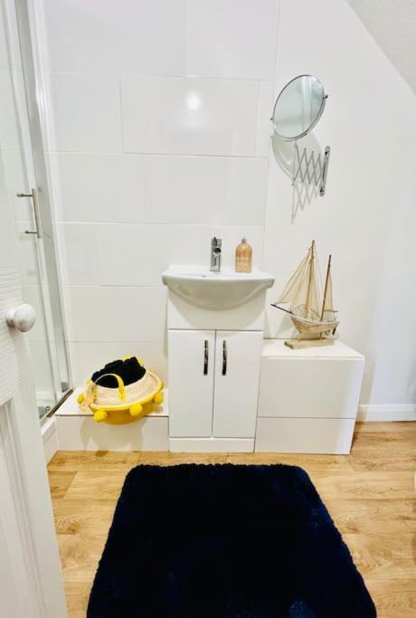 Vibes In For Contractors, Workers By Artisan I Weekly Or Monthly Offer I Free Parking I Sleeps 5 Apartamento *