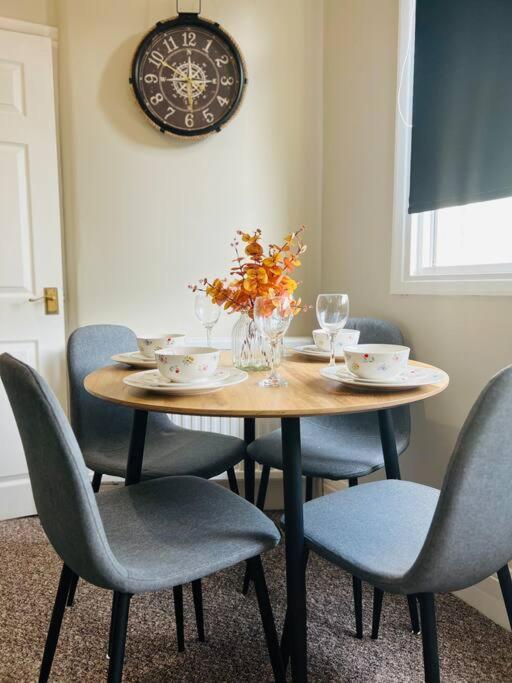 Vibes In For Contractors, Workers By Artisan I Weekly Or Monthly Offer I Free Parking I Sleeps 5 *