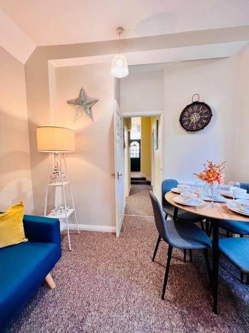 Vibes In For Contractors, Workers By Artisan I Weekly Or Monthly Offer I Free Parking I Sleeps 5 Apartamento *
