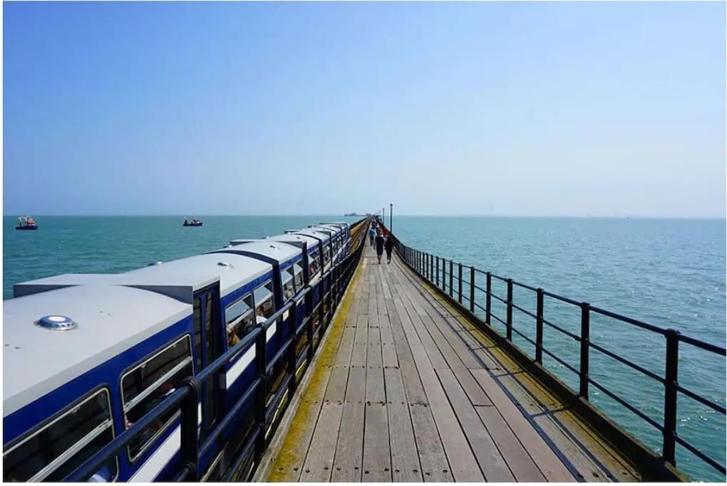 Vibes In For Contractors, Workers By Artisan I Weekly Or Monthly Offer I Free Parking I Sleeps 5 * Southend-on-Sea