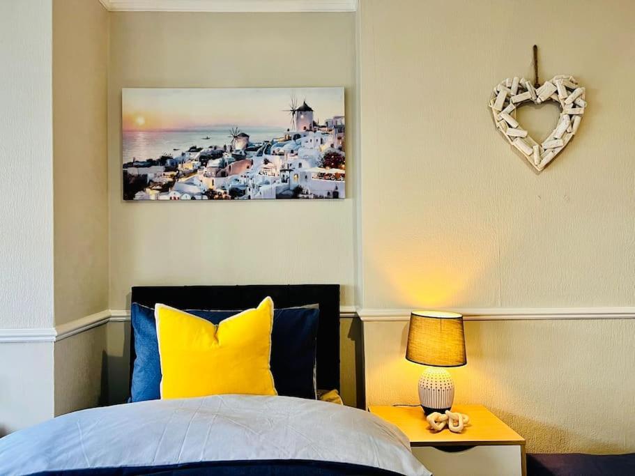 Apartamento Vibes In For Contractors, Workers By Artisan I Weekly Or Monthly Offer I Free Parking I Sleeps 5 Southend-on-Sea