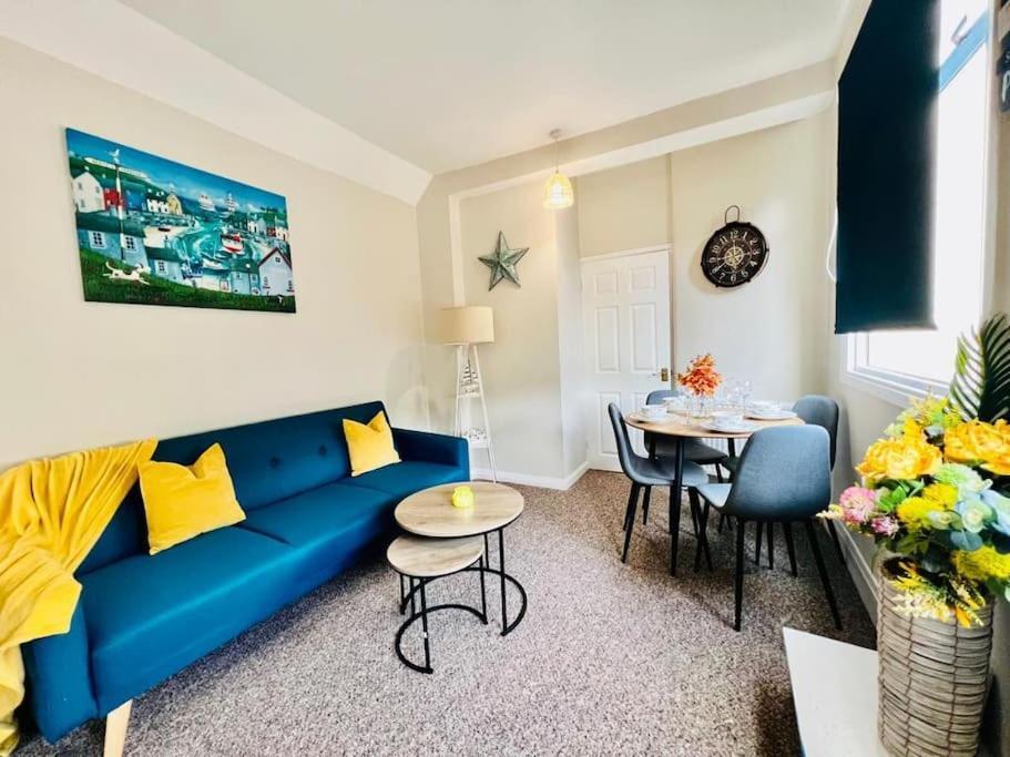 Vibes In For Contractors, Workers By Artisan I Weekly Or Monthly Offer I Free Parking I Sleeps 5 Apartamento *