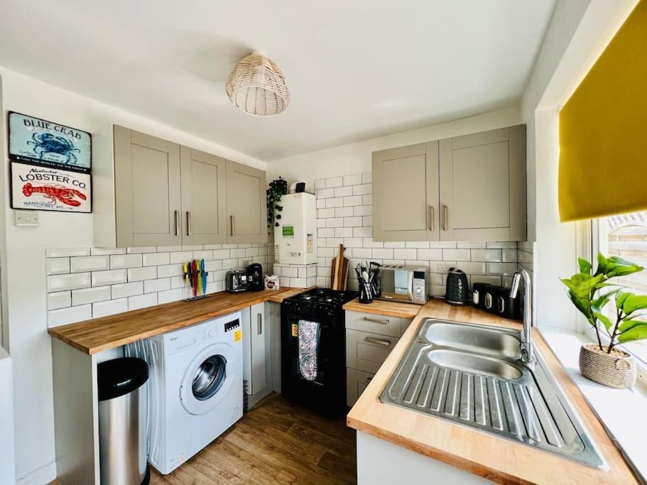 Vibes In For Contractors, Workers By Artisan I Weekly Or Monthly Offer I Free Parking I Sleeps 5 Apartamento *
