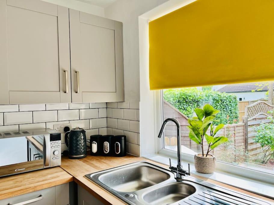 Apartamento Vibes In For Contractors, Workers By Artisan I Weekly Or Monthly Offer I Free Parking I Sleeps 5 *