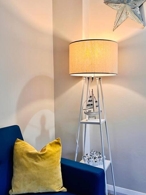 Vibes: Artisan With Free Parking In Apartment