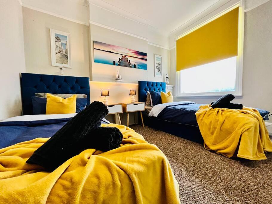 Vibes: Artisan With Free Parking In * Southend-on-Sea