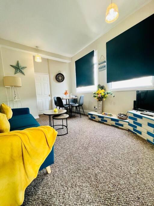 Vibes: Artisan With Free Parking In * Southend-on-Sea