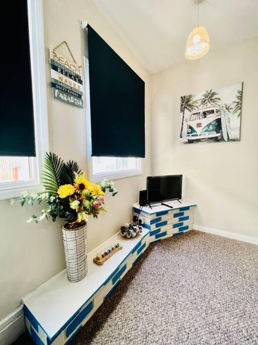 Apartment Vibes: Artisan With Free Parking In Southend-on-Sea